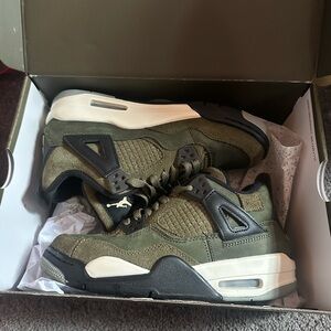 Air Jordan 4 – Women’s US 7 – (Original Box)